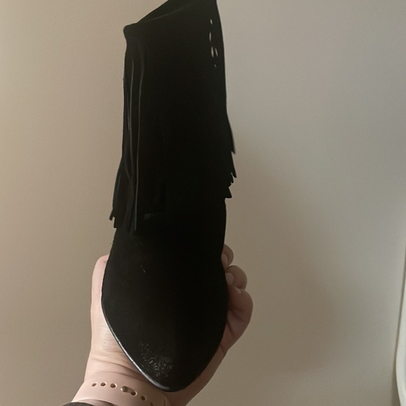 Brand new never worn Chinese Laundry black suede ankle boot with fringe - Picture 9 of 10